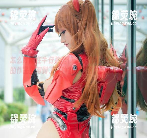 怎么才能在牛仔裤里传达灵魂呢？Kuuko W的作品里得到了某种答案，图片真心值得一看。